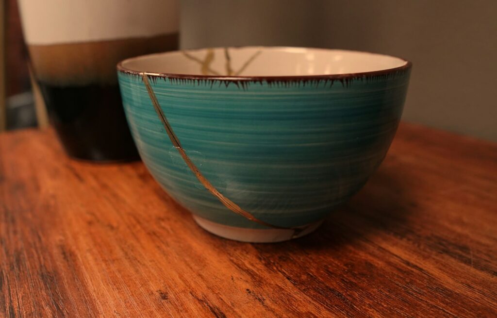 Kintsugi art japonais réparer avec de l'or